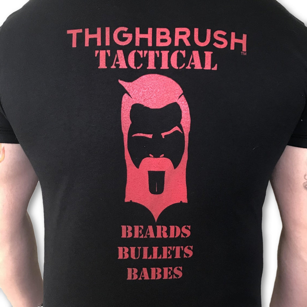 THIGHBRUSH® TACTICAL - BEARDS. BULLETS. BABES. - Men's T-Shirt - Black and Red - 